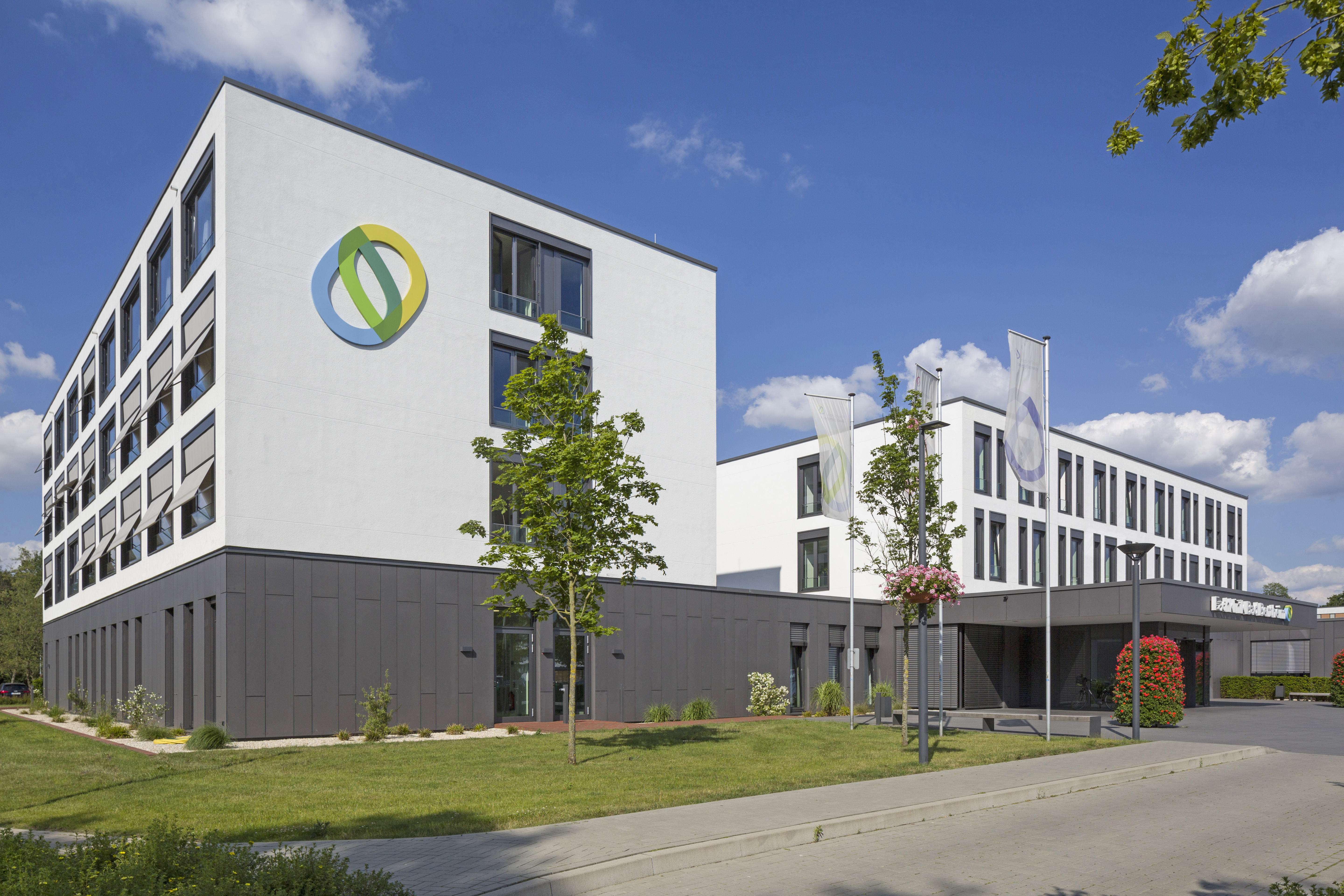 Bild 10 von Fachklinik mit Thermalsole- und Schwefelbad für Anschlussheilbehandlungen, Rehabilitationen (stationär oder ganztägig ambulant), im Dermatologischen Fachbereich auch akutstationäre Aufenthalte möglich.
