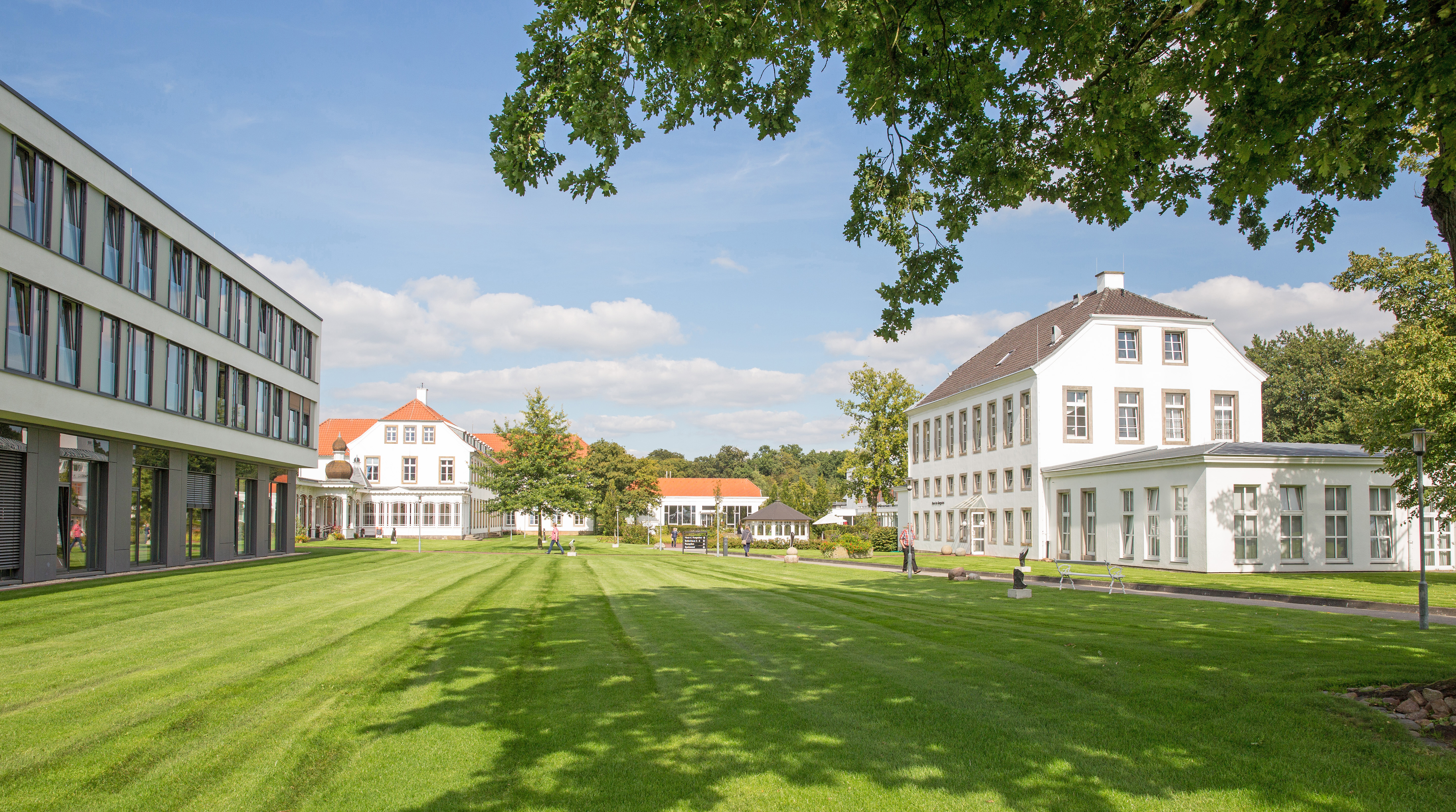 Bild 11 von Fachklinik mit Thermalsole- und Schwefelbad für Anschlussheilbehandlungen, Rehabilitationen (stationär oder ganztägig ambulant), im Dermatologischen Fachbereich auch akutstationäre Aufenthalte möglich.